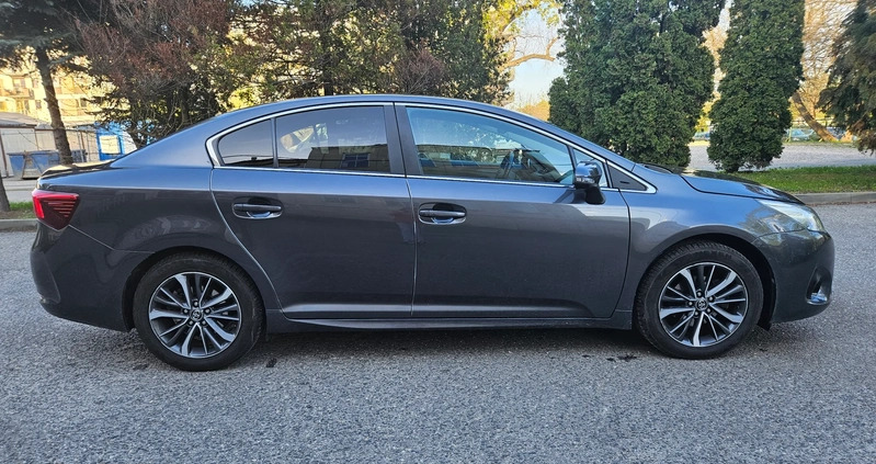 Toyota Avensis cena 69000 przebieg: 135000, rok produkcji 2016 z Warszawa małe 154